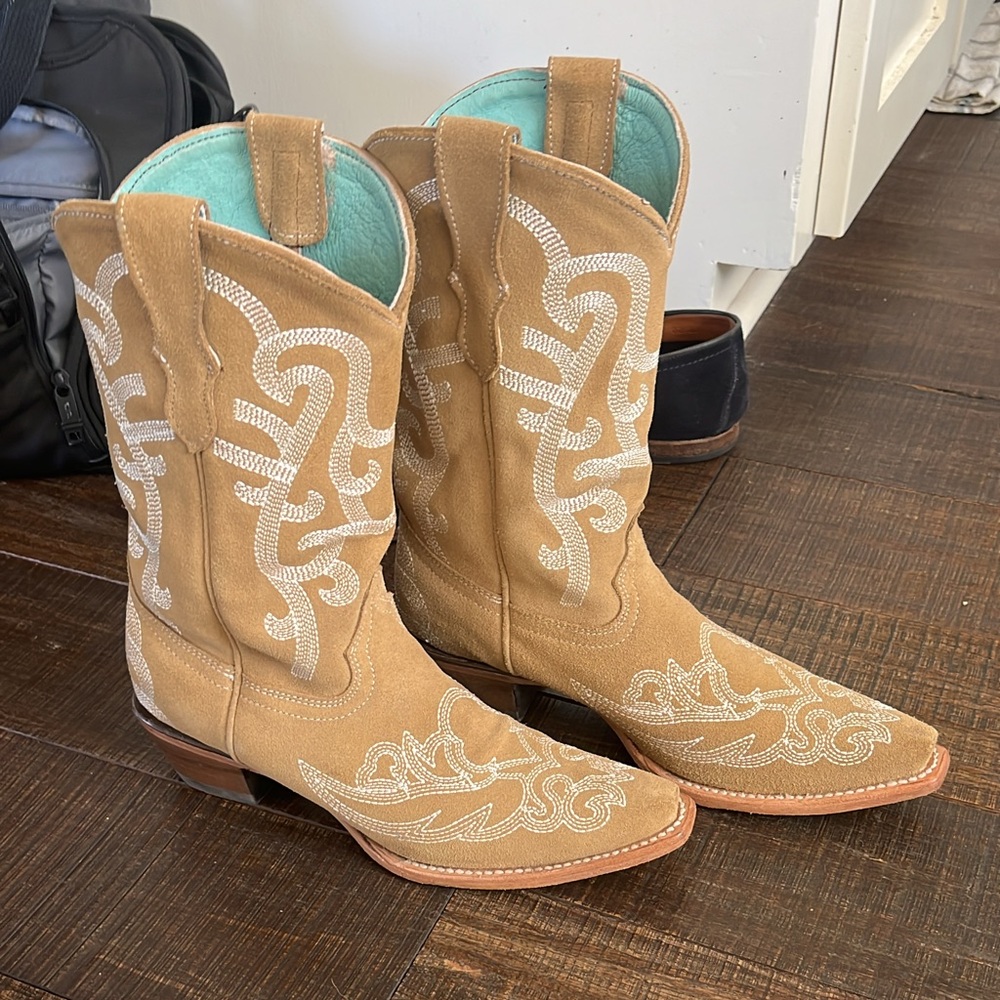 👢⭐️🤠 MINT CONDITION Corral embroidered snip toe cowgirl boots 🤠⭐️👢